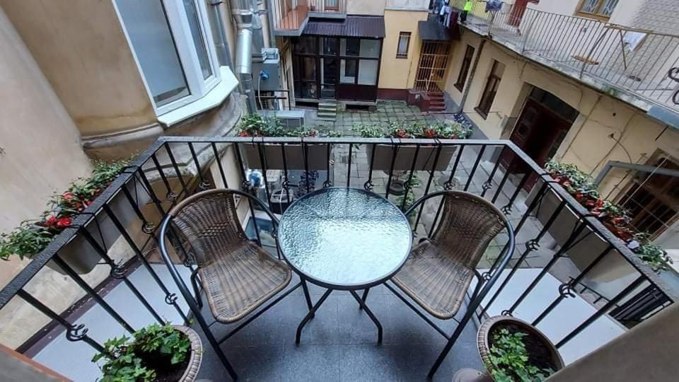 3 Room Apartments , Rohatyntsyv Street Lviv Exterior foto